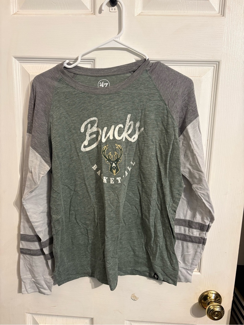 '47 Brand Milwaukee Bucks Green and Gray Raglan Long Sleeve Shirt